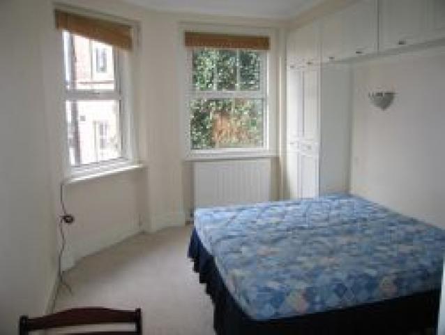 			3 Bedroom, 1 bath, 1 reception Flat			 West End Lane, WEST HAMPSTEAD